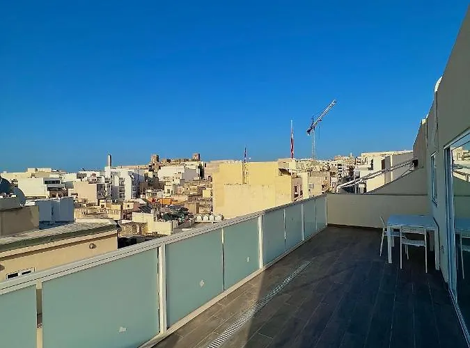 Luxury Penthouse Apartment *